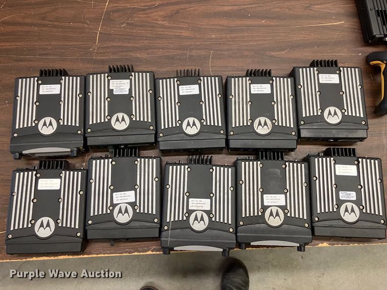 image for item DZ6319 (253) radios