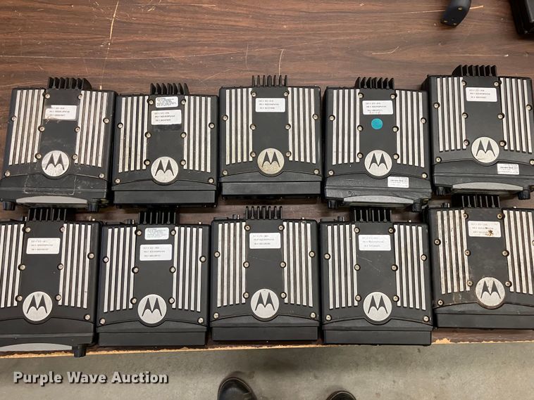 image for item DZ6319 (253) radios