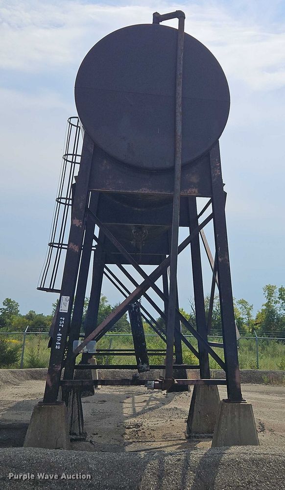 image for item EB8283 Asphalt storage tank