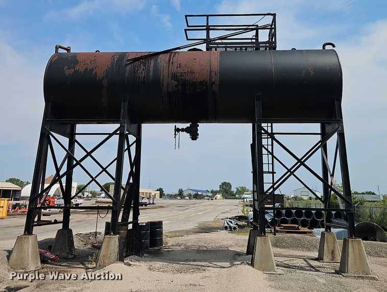 image for item EB8283 Asphalt storage tank