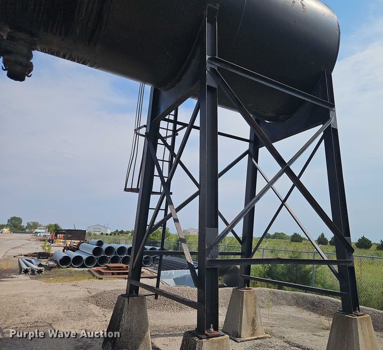 image for item EB8283 Asphalt storage tank