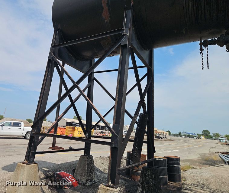 image for item EB8283 Asphalt storage tank