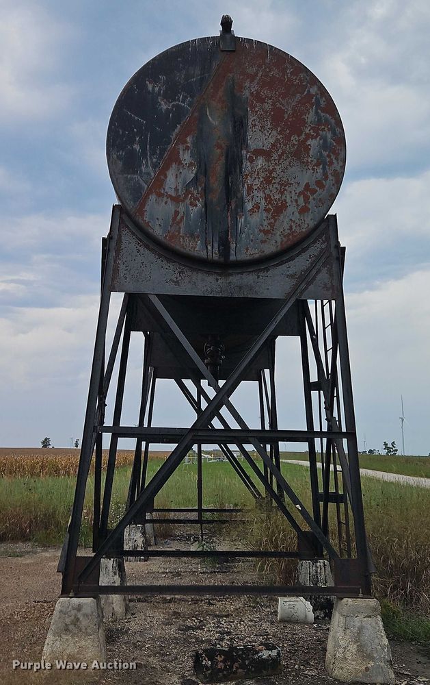 image for item EB8284 Asphalt storage tank