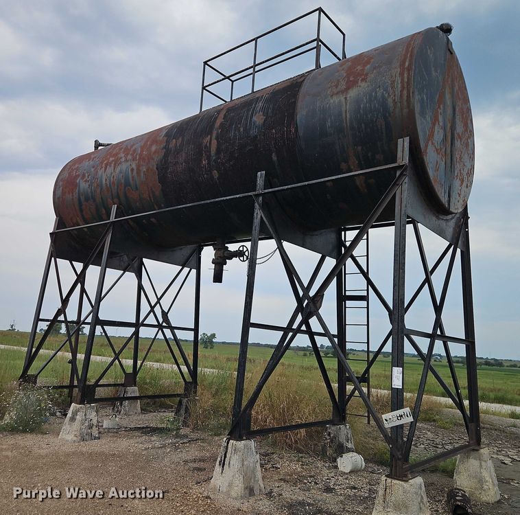 image for item EB8284 Asphalt storage tank