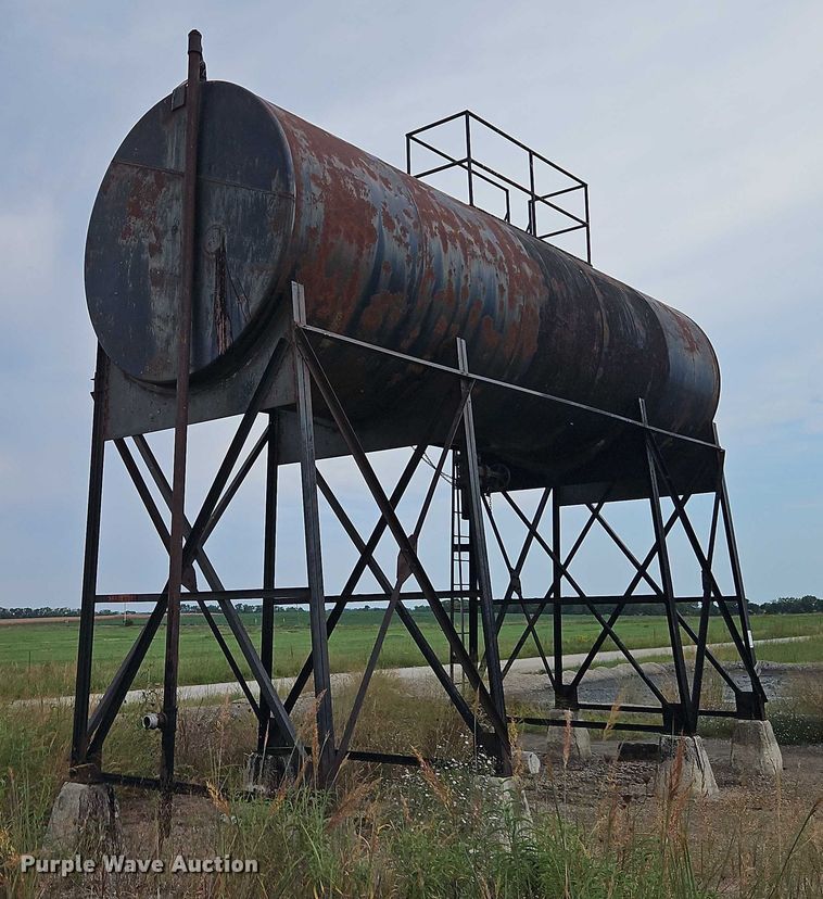 image for item EB8284 Asphalt storage tank