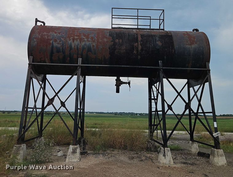 image for item EB8284 Asphalt storage tank