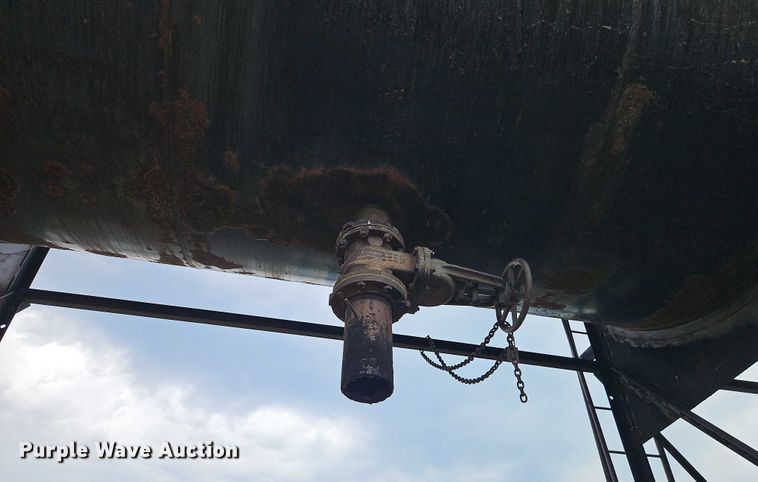 image for item EB8284 Asphalt storage tank