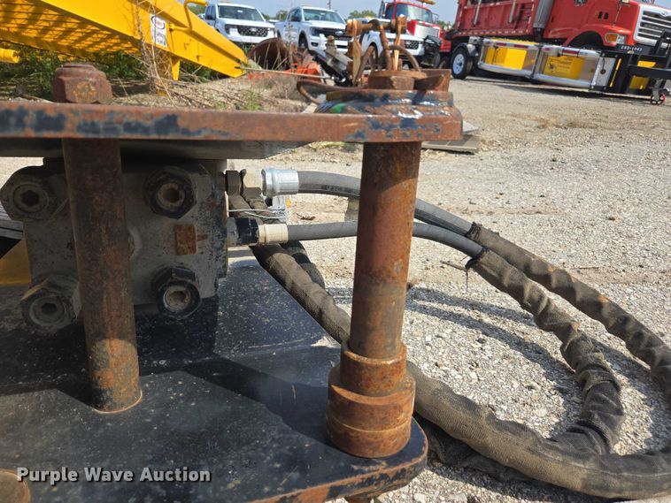 image for item ED4018 Huskie HH 750-2 breaker