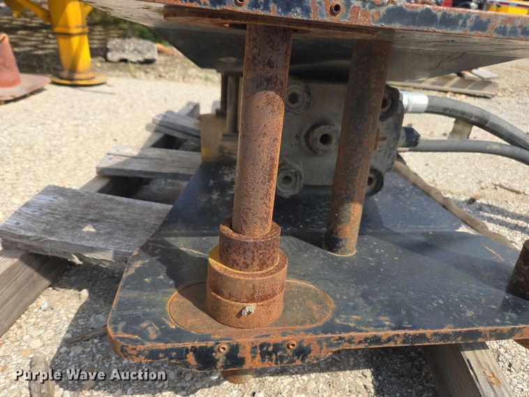 image for item ED4018 Huskie HH 750-2 breaker