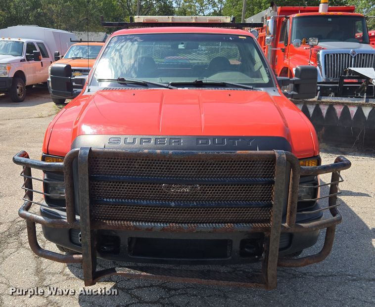 image for item ED4041 2010 Ford F250 Super Duty utility bed pickup truck