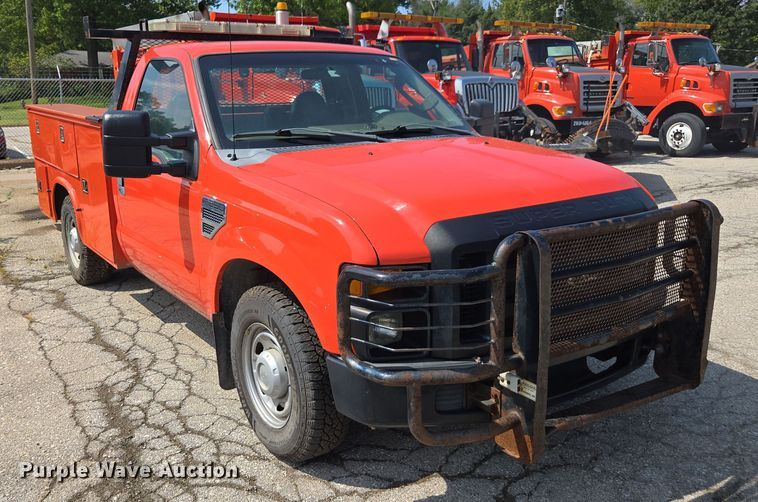 image for item ED4041 2010 Ford F250 Super Duty utility bed pickup truck