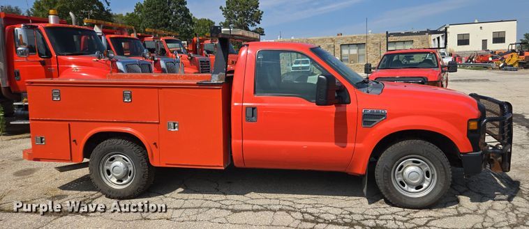 image for item ED4041 2010 Ford F250 Super Duty utility bed pickup truck