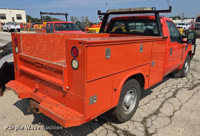 image for item ED4041 2010 Ford F250 Super Duty utility bed pickup truck