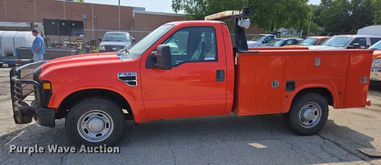 image for item ED4041 2010 Ford F250 Super Duty utility bed pickup truck