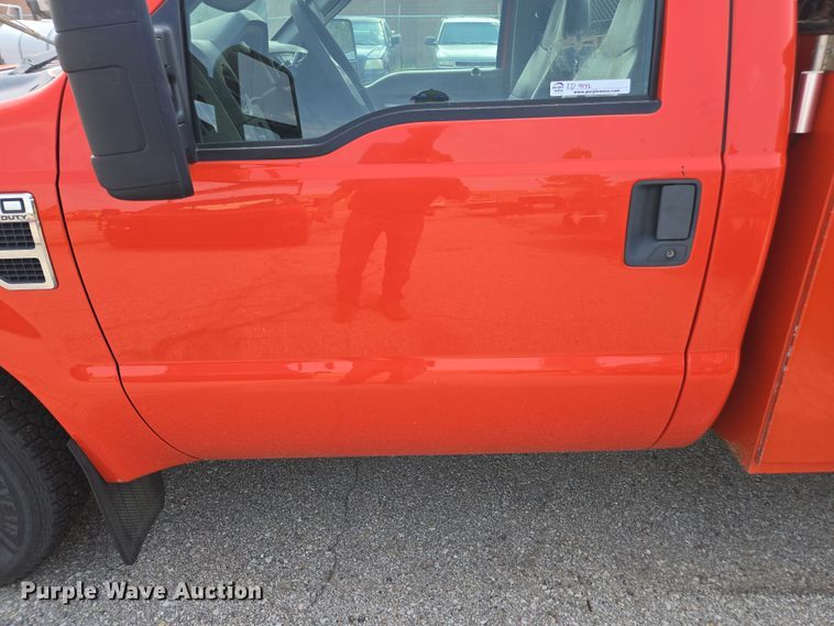 image for item ED4041 2010 Ford F250 Super Duty utility bed pickup truck