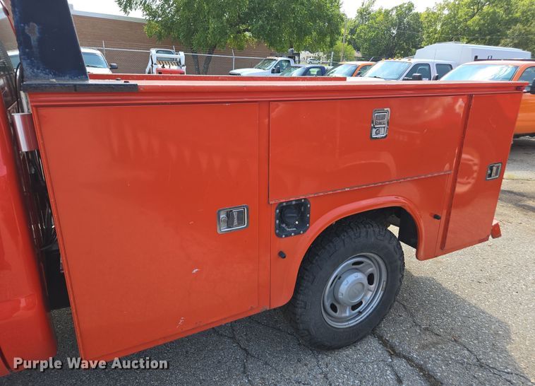 image for item ED4041 2010 Ford F250 Super Duty utility bed pickup truck