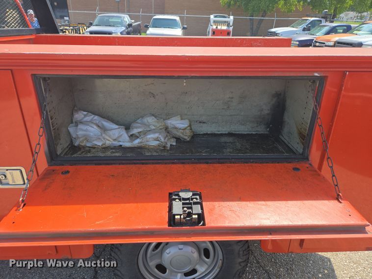 image for item ED4041 2010 Ford F250 Super Duty utility bed pickup truck