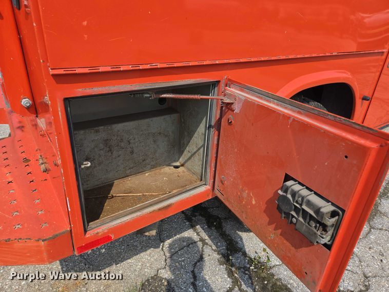 image for item ED4041 2010 Ford F250 Super Duty utility bed pickup truck