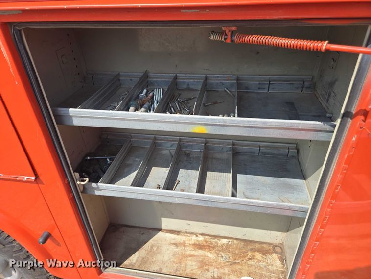 image for item ED4041 2010 Ford F250 Super Duty utility bed pickup truck