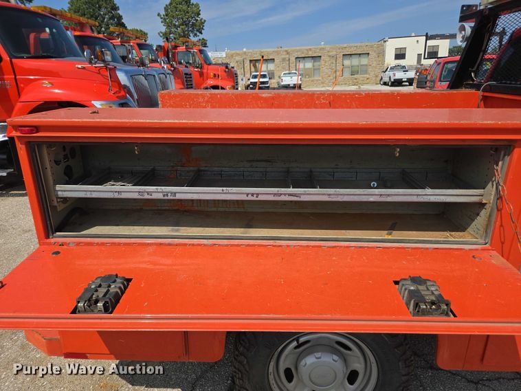 image for item ED4041 2010 Ford F250 Super Duty utility bed pickup truck