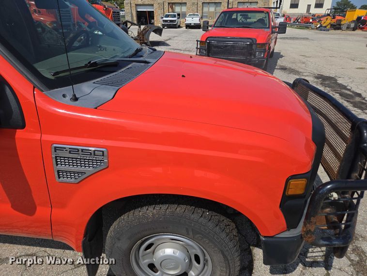 image for item ED4041 2010 Ford F250 Super Duty utility bed pickup truck