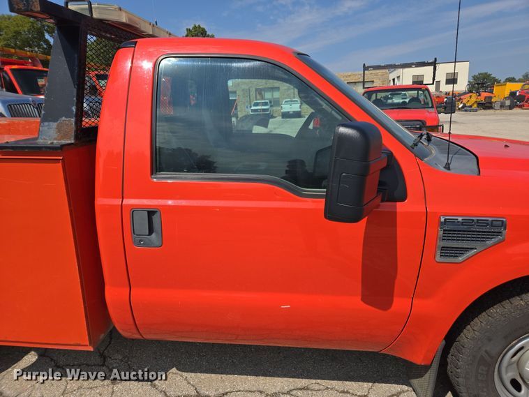 image for item ED4041 2010 Ford F250 Super Duty utility bed pickup truck