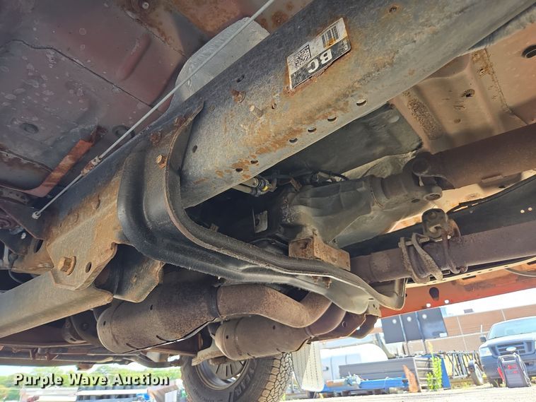 image for item ED4041 2010 Ford F250 Super Duty utility bed pickup truck