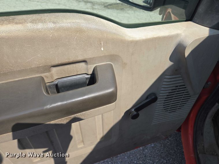 image for item ED4041 2010 Ford F250 Super Duty utility bed pickup truck