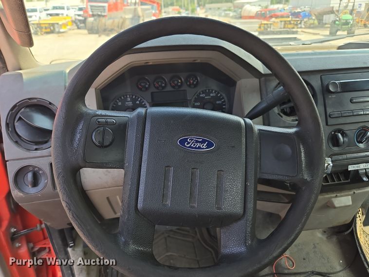 image for item ED4041 2010 Ford F250 Super Duty utility bed pickup truck