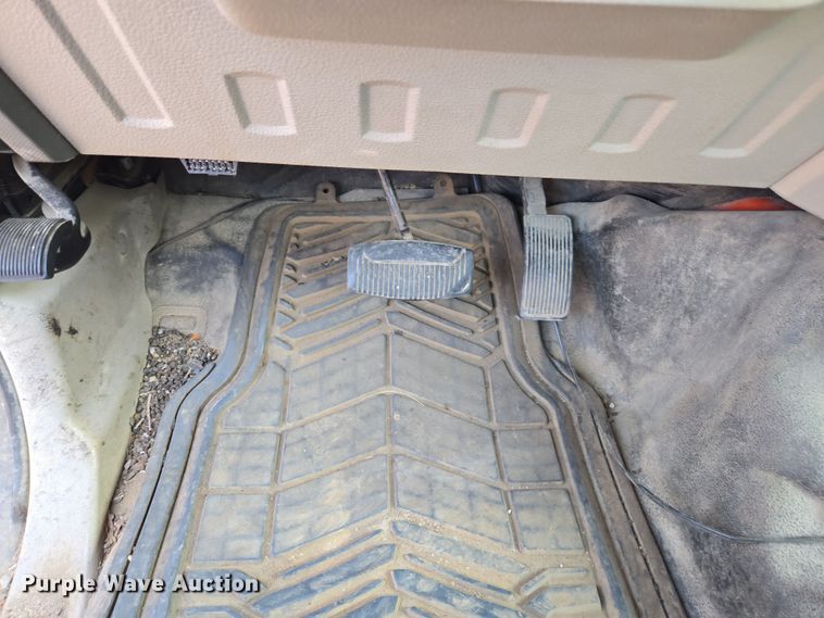 image for item ED4041 2010 Ford F250 Super Duty utility bed pickup truck