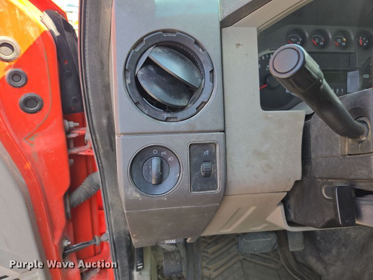 image for item ED4041 2010 Ford F250 Super Duty utility bed pickup truck