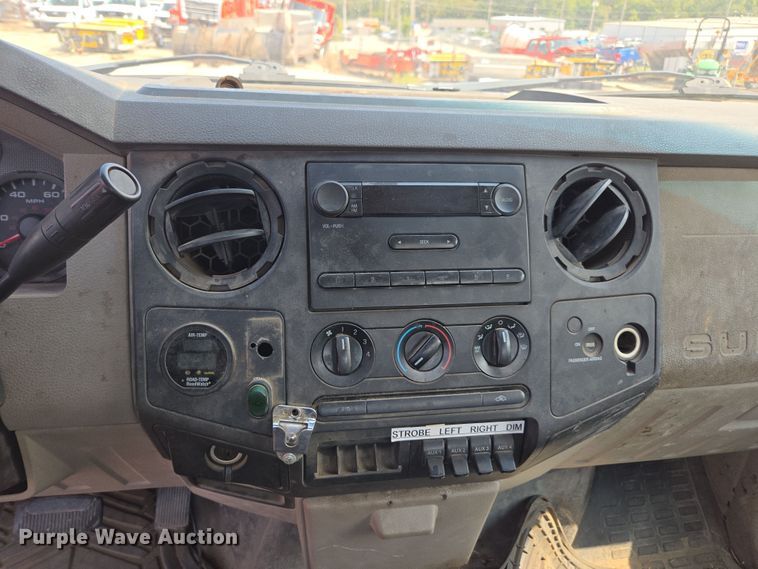 image for item ED4041 2010 Ford F250 Super Duty utility bed pickup truck