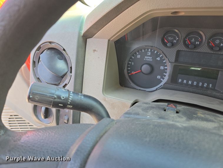 image for item ED4041 2010 Ford F250 Super Duty utility bed pickup truck