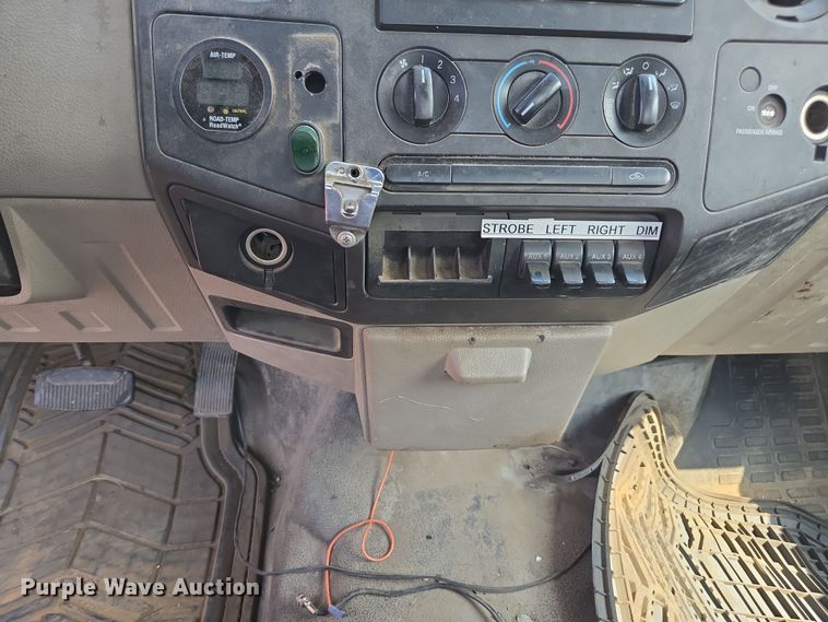 image for item ED4041 2010 Ford F250 Super Duty utility bed pickup truck