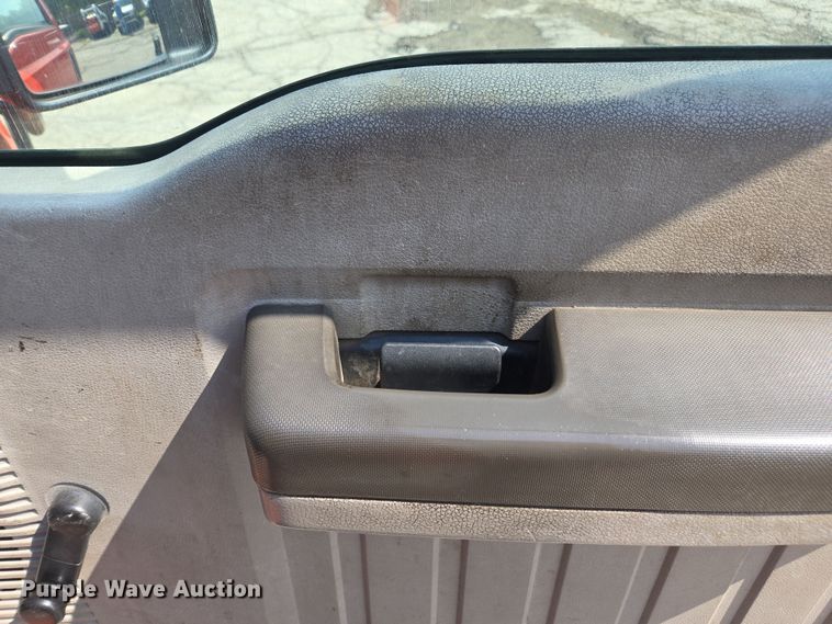 image for item ED4041 2010 Ford F250 Super Duty utility bed pickup truck