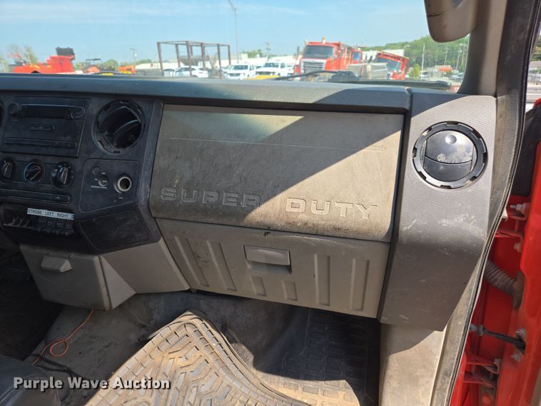 image for item ED4041 2010 Ford F250 Super Duty utility bed pickup truck