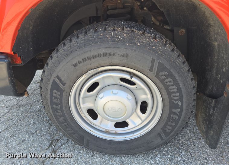 image for item ED4041 2010 Ford F250 Super Duty utility bed pickup truck