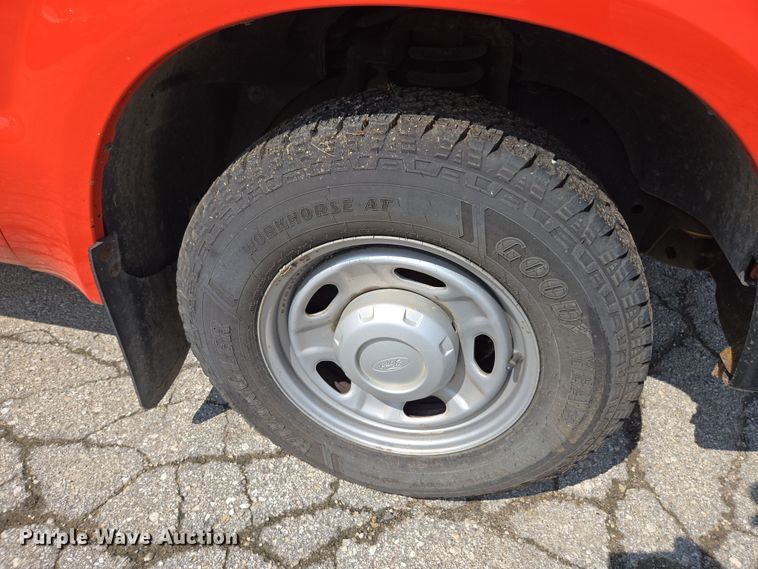 image for item ED4041 2010 Ford F250 Super Duty utility bed pickup truck