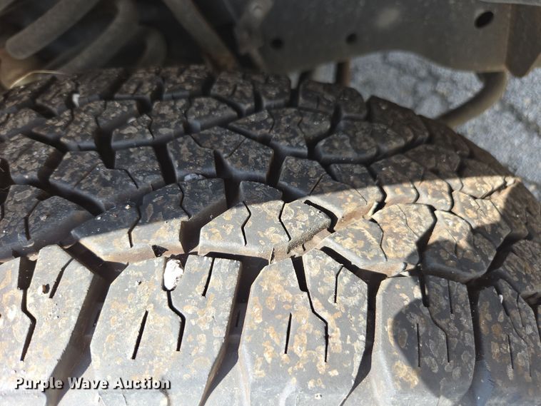 image for item ED4041 2010 Ford F250 Super Duty utility bed pickup truck