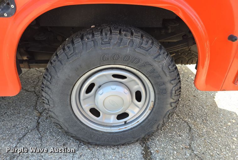 image for item ED4041 2010 Ford F250 Super Duty utility bed pickup truck