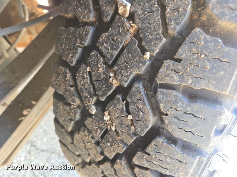 image for item ED4041 2010 Ford F250 Super Duty utility bed pickup truck