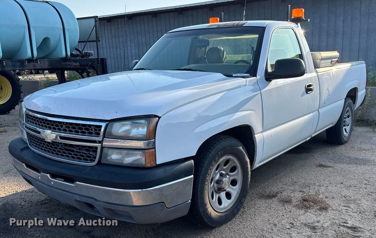 image for item EM8101 2006 Chevrolet Silverado 1500 pickup truck