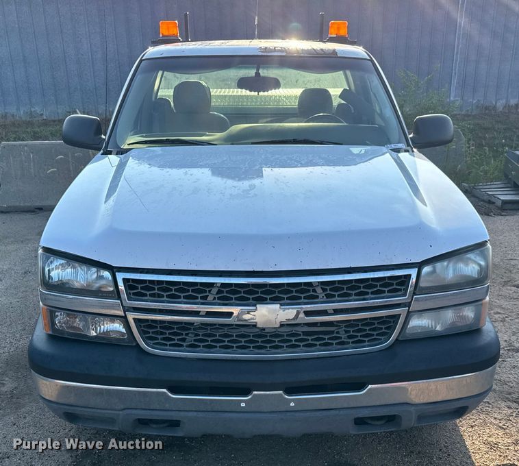 image for item EM8101 2006 Chevrolet Silverado 1500 pickup truck