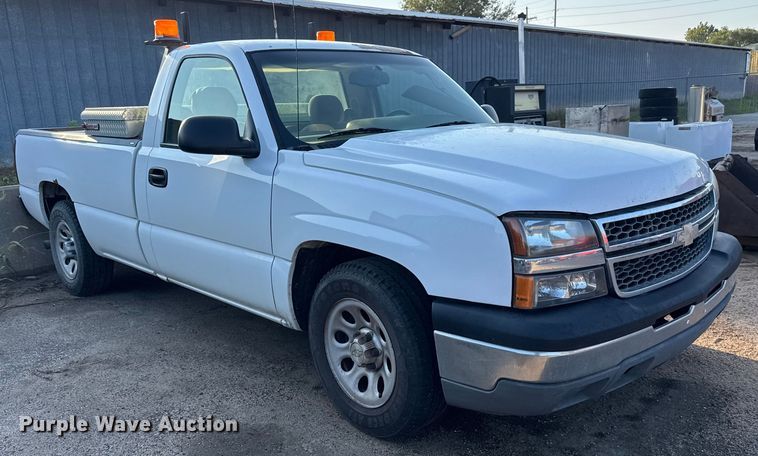 image for item EM8101 2006 Chevrolet Silverado 1500 pickup truck