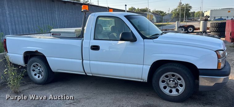 image for item EM8101 2006 Chevrolet Silverado 1500 pickup truck