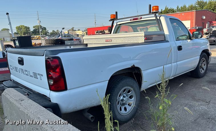 image for item EM8101 2006 Chevrolet Silverado 1500 pickup truck