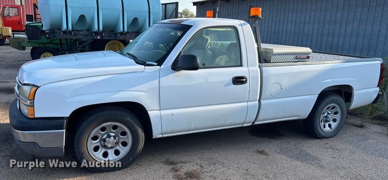 image for item EM8101 2006 Chevrolet Silverado 1500 pickup truck