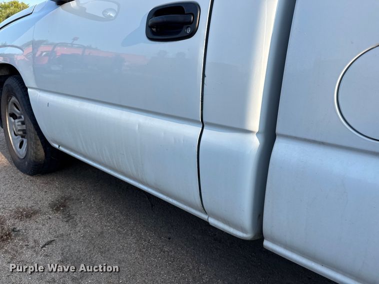 image for item EM8101 2006 Chevrolet Silverado 1500 pickup truck