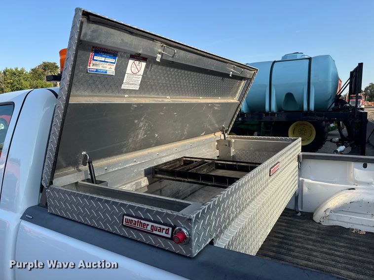 image for item EM8101 2006 Chevrolet Silverado 1500 pickup truck