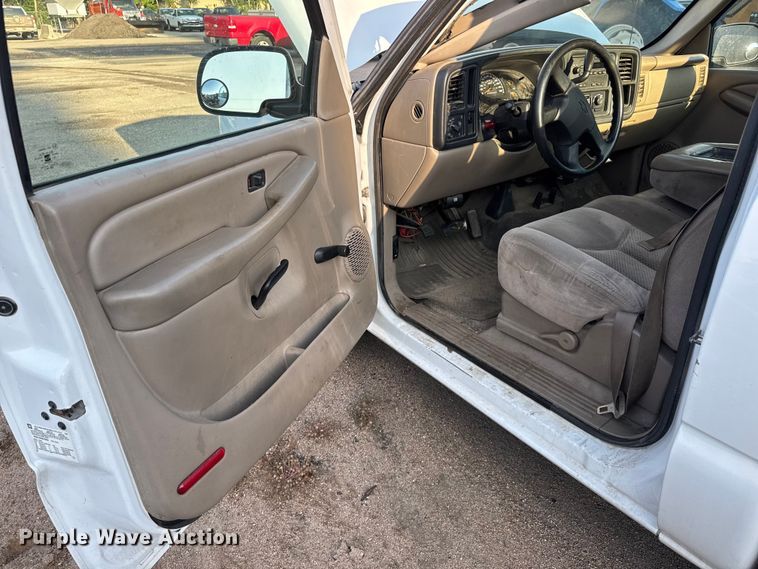 image for item EM8101 2006 Chevrolet Silverado 1500 pickup truck